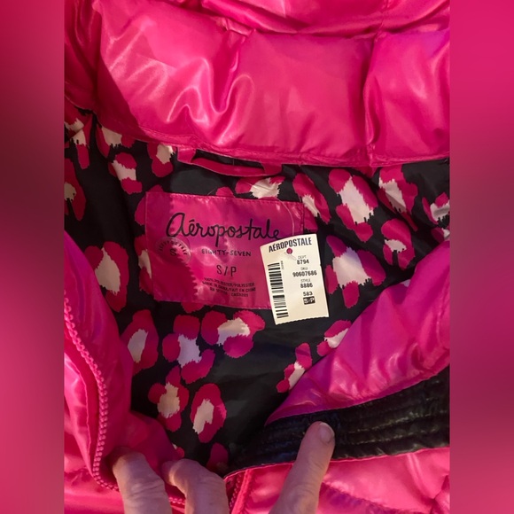 NWT pink puffer vest with fur hood - Picture 2 of 7